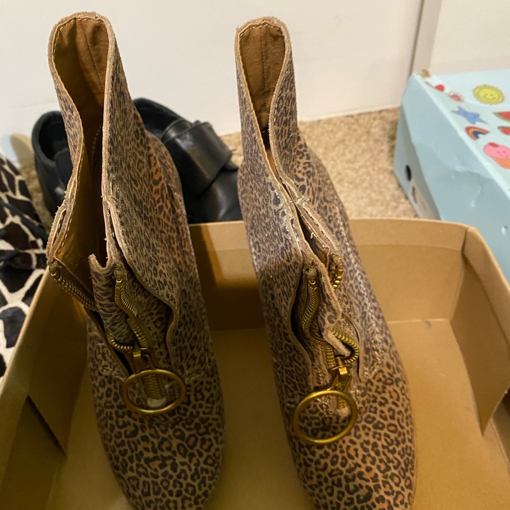 Steve Madden leopard booties